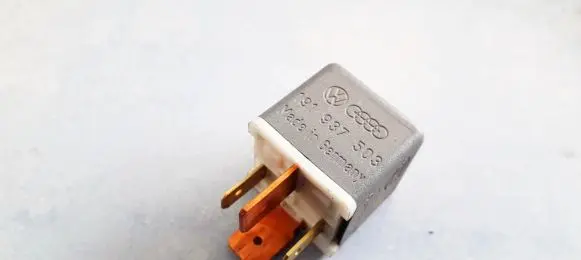Volkswagen Golf II Other relay 191937503