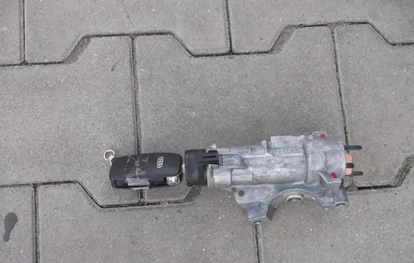 Audi A4 S4 B6 8E 8H Ignition lock 4B0905851C