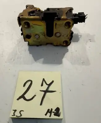 Renault Kangoo I Front door lock 8200497604