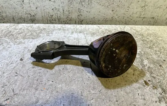 Dodge Challenger Piston with connecting rod
