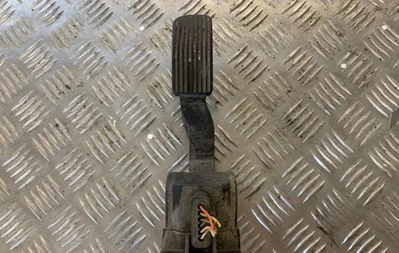 Mercedes-Benz Sprinter W906 Accelerator throttle pedal A9063000404
