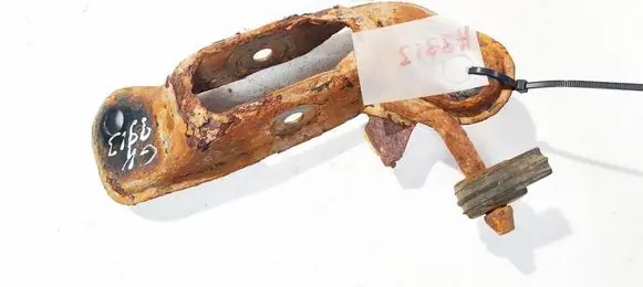 Jaguar X-Type Bracket in trunk/boot 