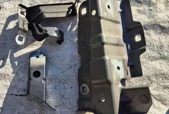 Mercedes-Benz Citan II W420 Fender mounting bracket 