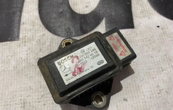 Mercedes-Benz E W211 ESP acceleration yaw rate sensor A0025426618 0025426618