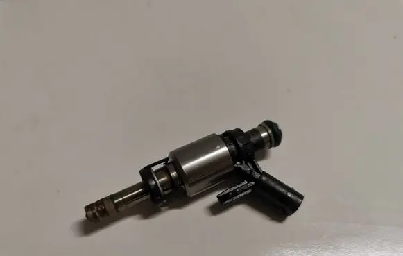 Audi Q5 SQ5 Fuel injector 06A906036G