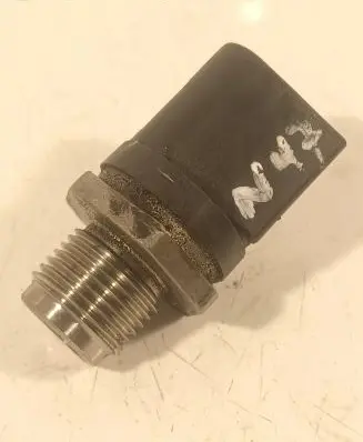 BMW 3 E90 E91 Fuel pressure sensor 0281002948