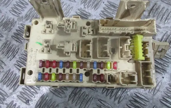 Toyota Avensis T250 Fuse box set 82641-CA010F