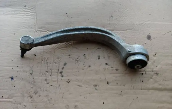 Audi Q7 4M Front lower control arm/wishbone 4M0407695C