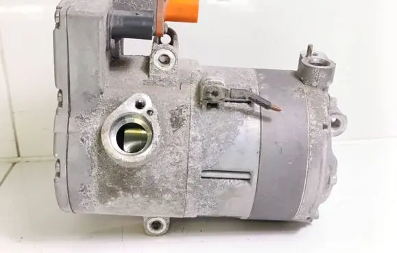 Volkswagen Golf VII Air conditioning (A/C) compressor (pump) 5QE816803E