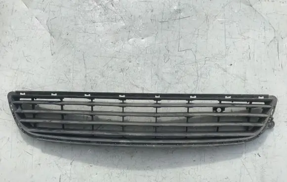 Opel Zafira B Front bumper lower grill 13124978