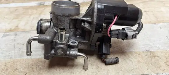 Toyota Prius (NHW20) Throttle valve 21020