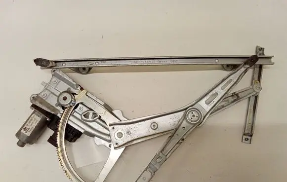 Opel Zafira B Front door window regulator with motor 13132220