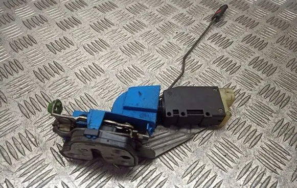 Opel Omega B2 Front door lock 90493702