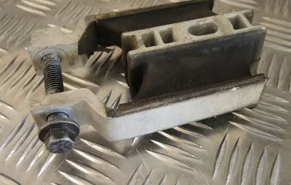 Volvo XC90 Gearbox mount