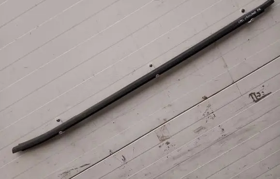 Opel Crossland X Front door glass trim molding 