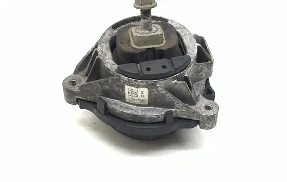 Engine mount bracket