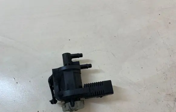 Audi A4 S4 B7 8E 8H Vacuum valve 1J0906283C