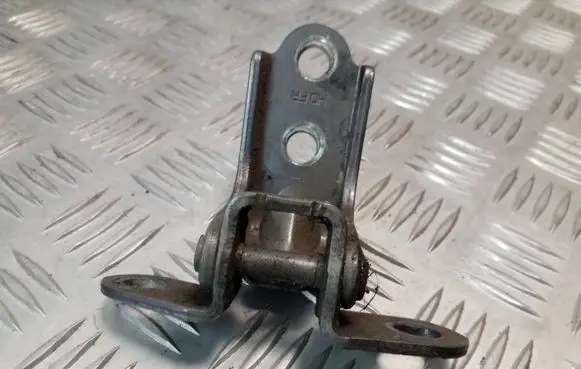 Hyundai ix35 Rear door lower hinge