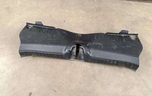Trunk/boot sill cover protection