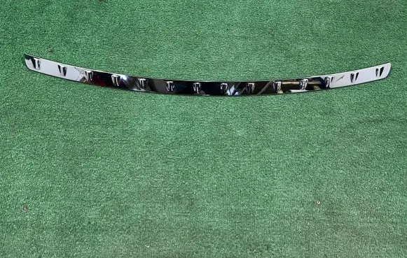 Rear bumper trim bar molding