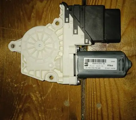 Seat Altea XL Rear door window regulator motor 1K0959703AE