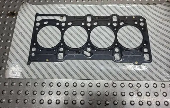 Fiat Grande Punto Other cylinder head part 55278854 68348923AA