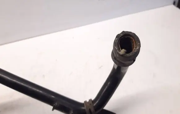 Volkswagen PASSAT B6 Engine coolant pipe/hose 038121151C