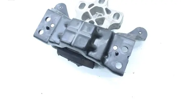 Volkswagen PASSAT B8 Engine mount bracket 5Q0199555BJ