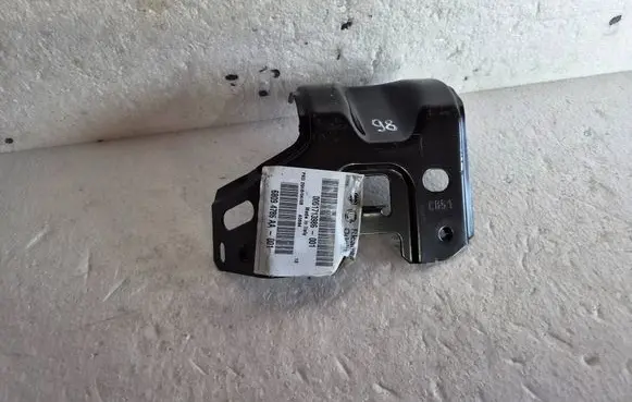 Fiat Grande Punto Fender mounting bracket 51713986 68094786AA