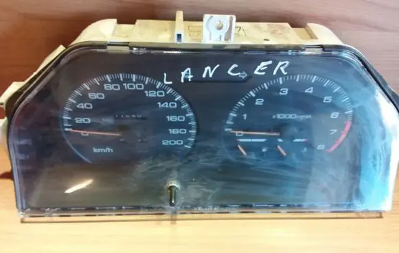 Mitsubishi Lancer Speedometer (instrument cluster) MB680657 738080