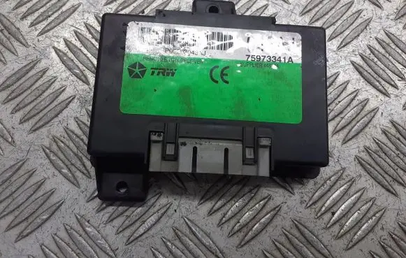 Chrysler PT Cruiser Voice control module P05293043