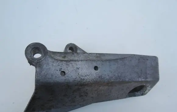 Volvo XC90 Engine mounting bracket 8683730 B02HA