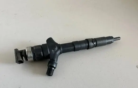 Toyota Avensis T250 Fuel injector 0127001A e8000000 8c0000e4