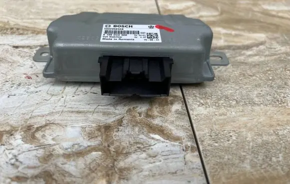 Maserati Ghibli Voltage converter/converter module 56029583AB