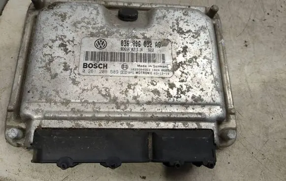 Volkswagen Golf V Engine control unit/module 036906032AG 0261208589 1039S04563