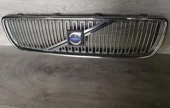 Volvo V70 Front bumper upper radiator grill 08693346 50091