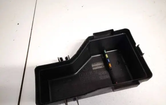 Toyota RAV 4 (XA20) Fuse box cover 8267242100 82672-42100