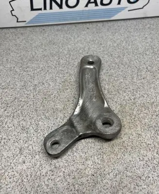 BMW 5 E60 E61 Sway bar bush bracket, front 6758527