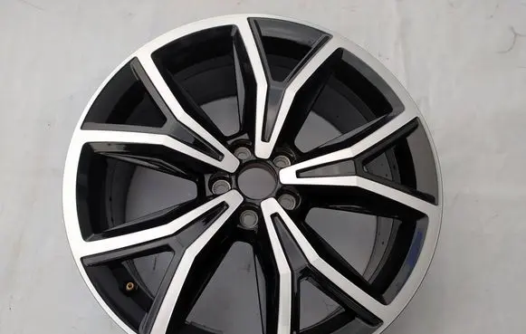 Volkswagen T-Cross R18 alloy rim 2GM601025F