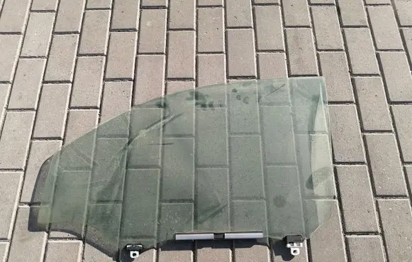 Toyota Urban Cruiser (XP110) Front door window glass four-door