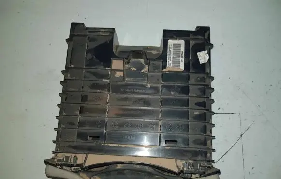 Cup holder front