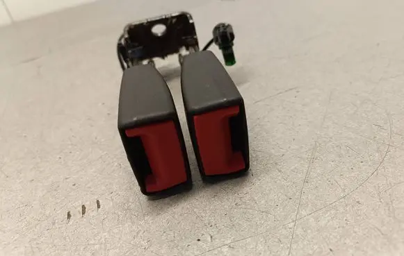 Rear seatbelt buckle