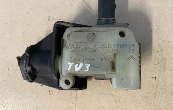Citroen C4 II Fuel tank cap lock motor 9651690280