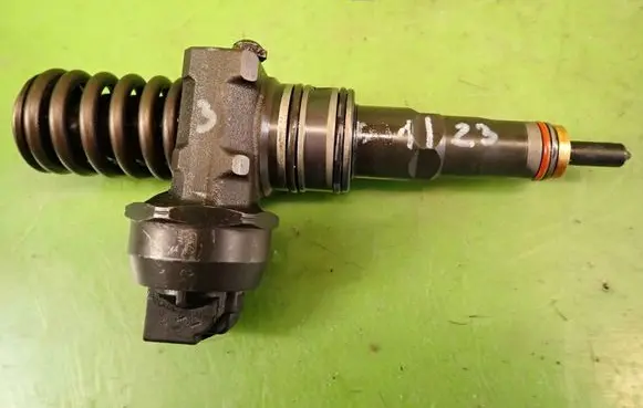 Skoda Superb B5 (3U) Fuel injector 0414720038 038130073AK