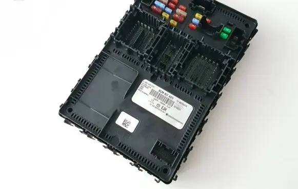 Ford Fiesta Fuse module JU5T15604EJH F005V02978 A13796363