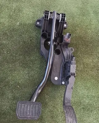 Tesla Model Y Pedal assembly 6PV01402100