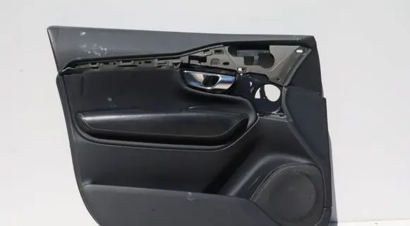 Volvo XC90 Front door card panel trim 31393113
