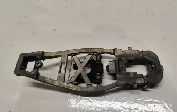 Volkswagen Touran I Front door exterior handle/bracket 1t0837885b