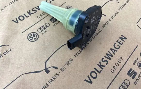 Volkswagen Golf VII Oil level sensor 