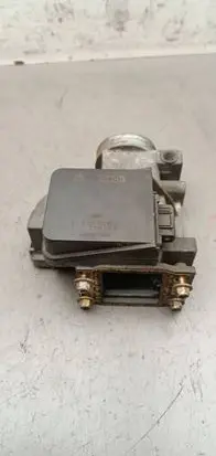 BMW 5 E34 Mass air flow meter 0280202083 17105399 1285501